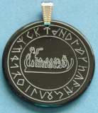 Felsenschiff im Kreis der Bardenrunen (Kettenanhänger aus Horn)