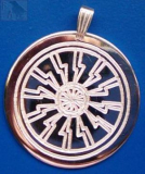 Sonnenrad (Kettenanhänger - Messing)