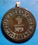 Schutzformel  ALU im Runenkreis (Wasserbüffelhorn)