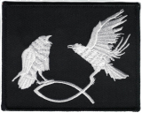 Raben fangen Fisch (Aufnäher)