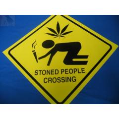Stoned People Crossing (Türschild)